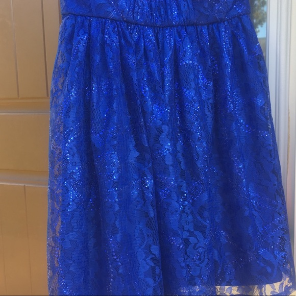 Juniors’ Strapless Dark Blue Lace Formal Dress - Picture 3 of 6
